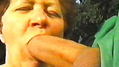 فتاة ضئيلة صناعه افلام سكس مع الثدي الطبيعية يطرح في جوارب سوداء مثير